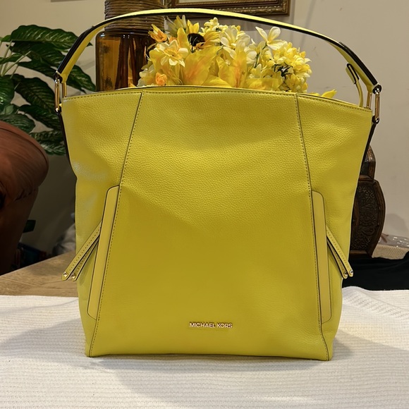 Michael Kors Evie Large Leather Hobo Shoulder Bag (Sunshine) - Picture 3 of 17